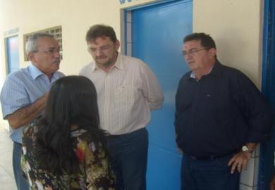 Secretários Átila Lira e Rubem Martins participam da comitiva de Wilson em visita a Elesbão Veloso