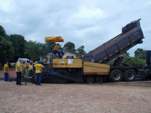 Rua da Praça de Eventos começa a receber asfalto. - Imagem 3