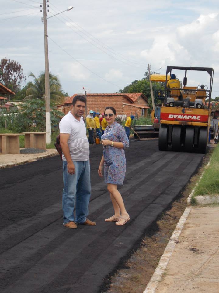 Rua da Praça de Eventos começa a receber asfalto.