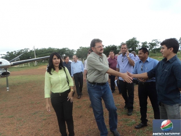 Governador Wilson Martins e sua comitiva desembarcaram em Valença na manhã desta sexta-feira - Imagem 8