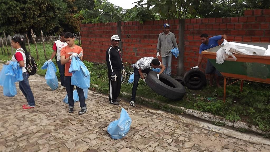Campanha de combate à dengue em São João do Arraial segue com mutirão recolhendo lixo de ruas e quintais 