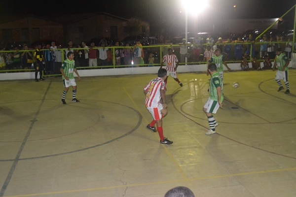 Prefeito entrega quadra e anuncia poliesportivo e U.B.S  - Imagem 4