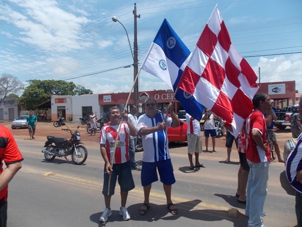 Desportistas fizeram manifestação em favor da reforma do estádio  - Imagem 2