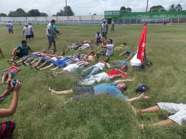 Desportistas fizeram manifestação em favor da reforma do estádio  - Imagem 3