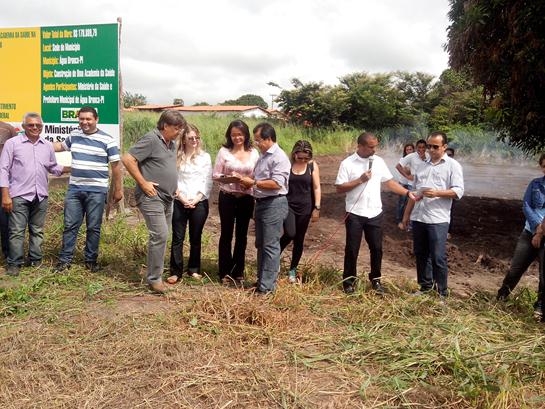 Prefeito Jonas Moura assina ordem de serviço para construção de Academia da Saúde - Imagem 2
