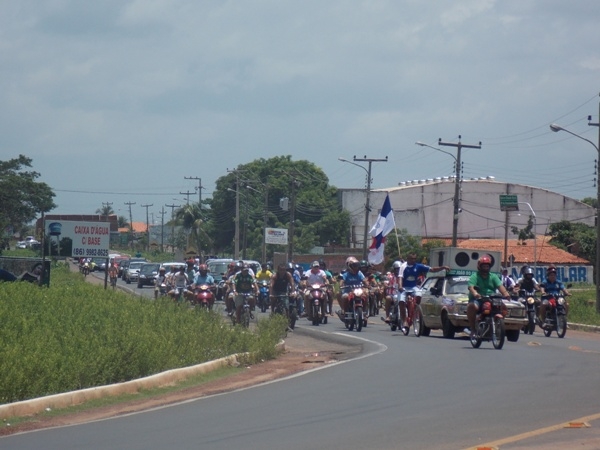 Desportistas fizeram manifestação em favor da reforma do estádio  - Imagem 1