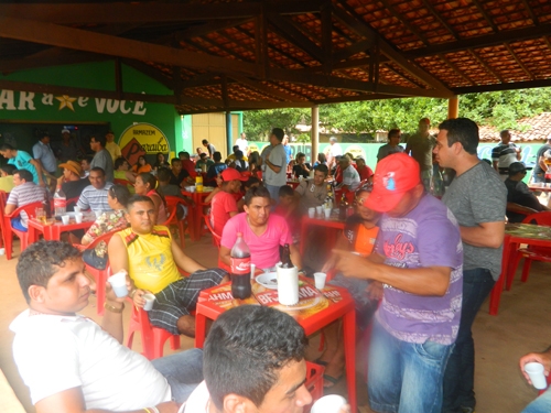 Empresário Paulo Gomes promoveu festa para autoridades políticas e populares em Mocambinho - Imagem 4