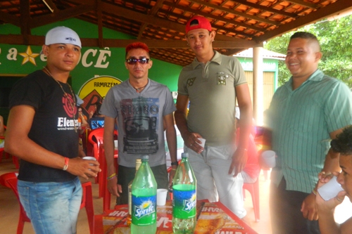 Empresário Paulo Gomes promoveu festa para autoridades políticas e populares em Mocambinho - Imagem 7