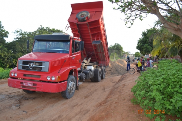 A obra de asfaltamento da PI 331 começa a receber aterro. - Imagem 63