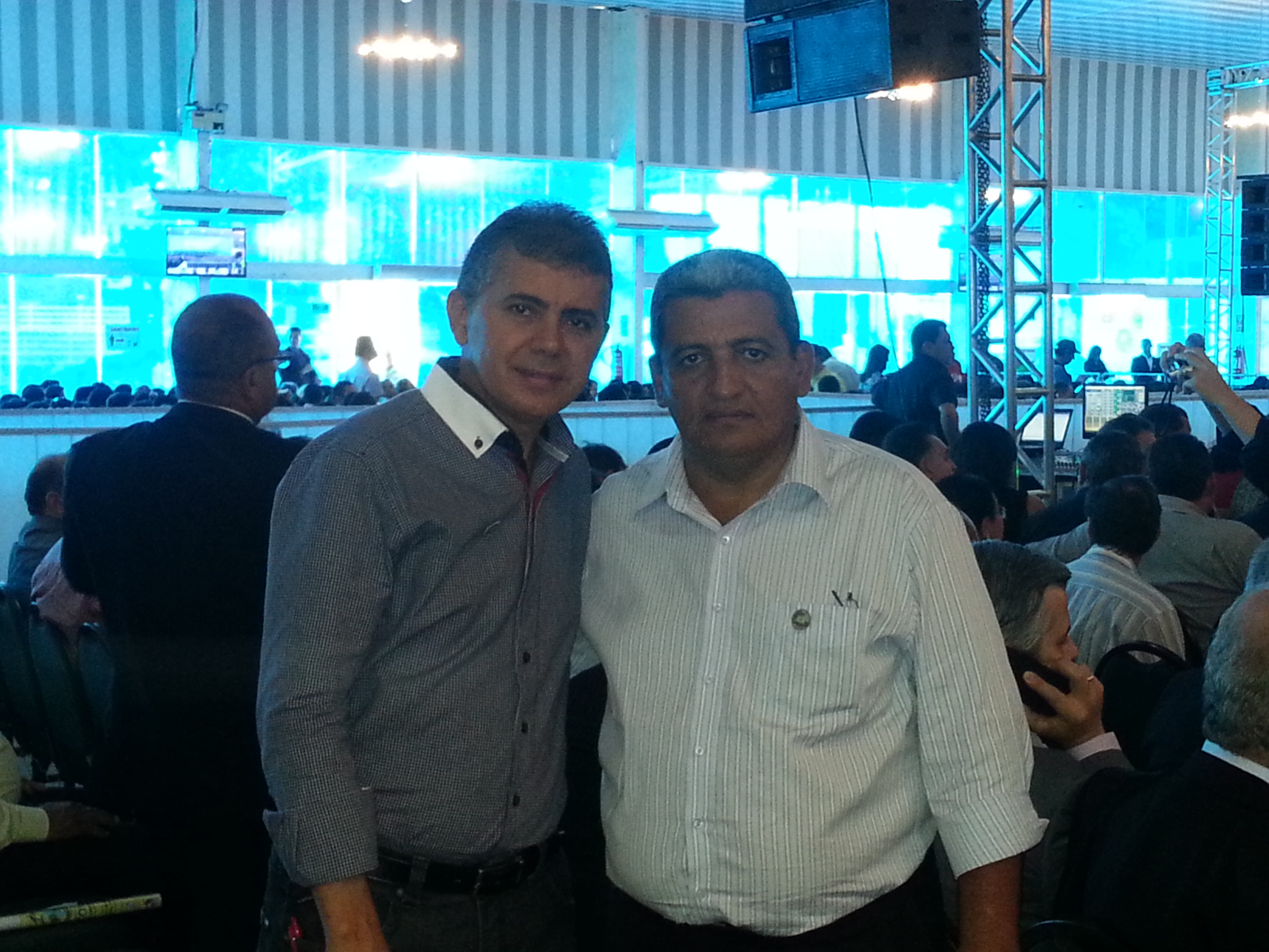 Prefeito Zé Resende participa de solenidade de entrega de máquinas com a presidente Dilma