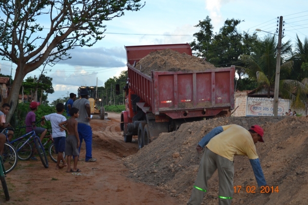 A obra de asfaltamento da PI 331 começa a receber aterro. - Imagem 52