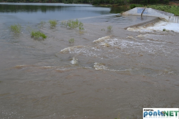 MASSAPÊ: Barragem de Caraíbas transborda e garante o abastecimento da cidade - Imagem 7