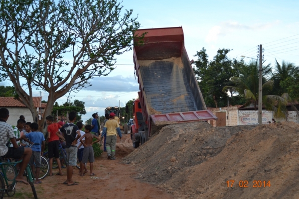 A obra de asfaltamento da PI 331 começa a receber aterro. - Imagem 51