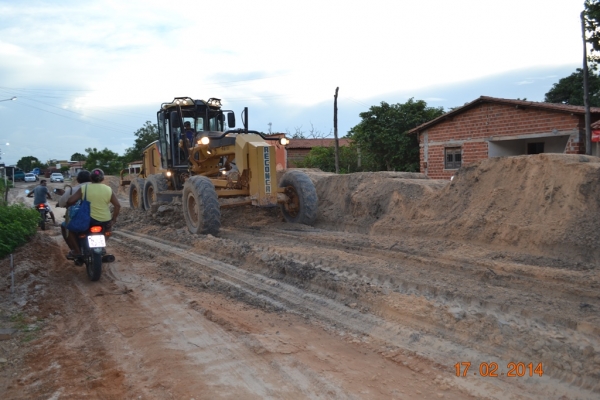 A obra de asfaltamento da PI 331 começa a receber aterro. - Imagem 46