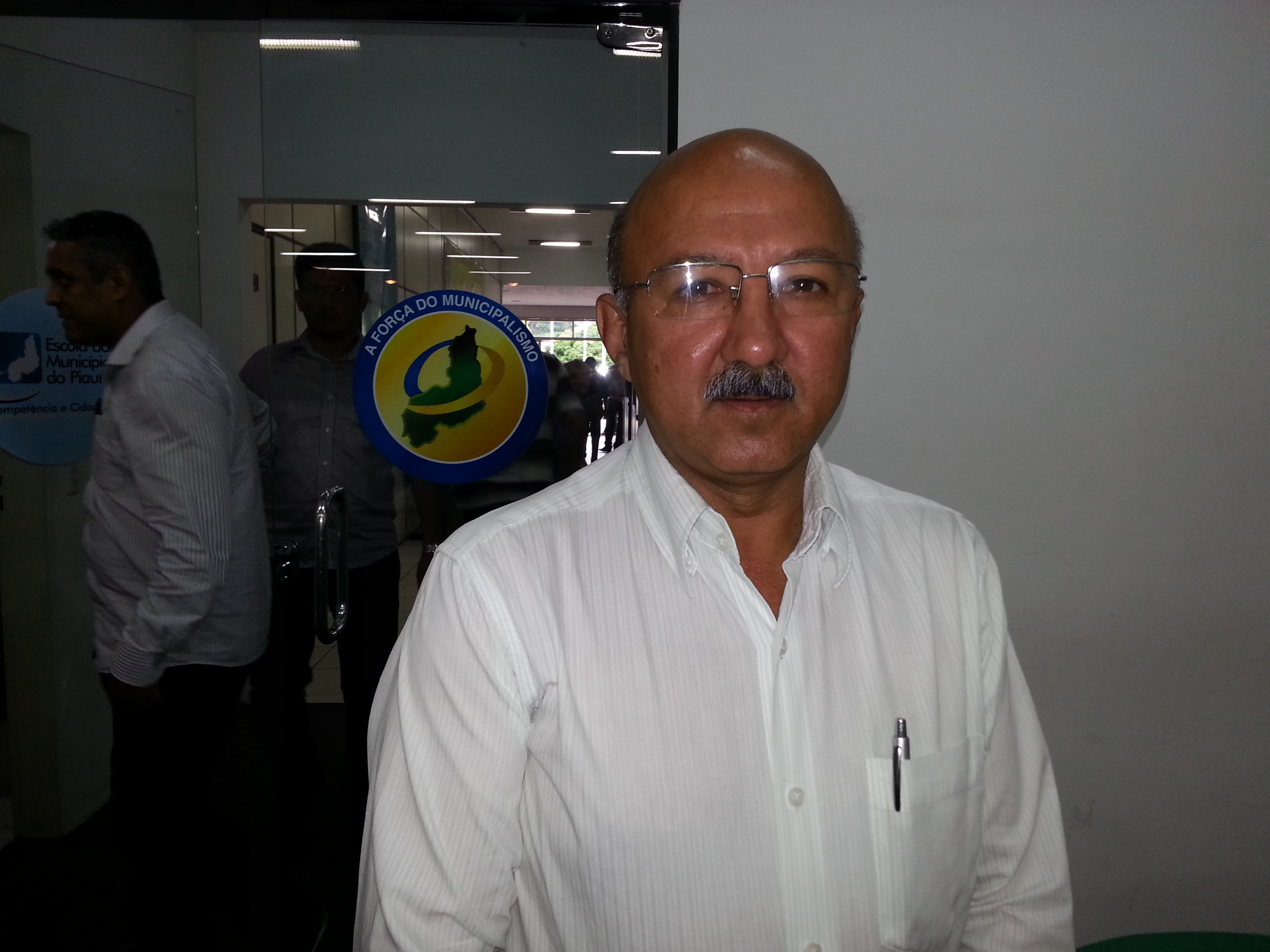 Prefeito Dr. Moura em evento de prefeitos na APPM