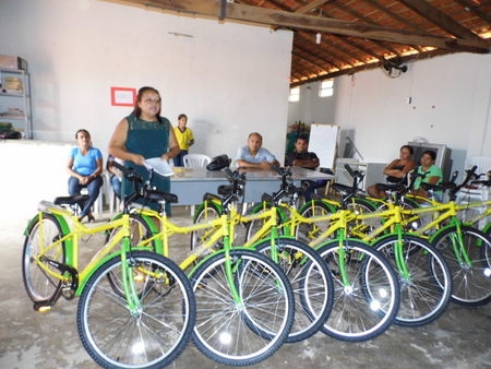 Prefeito Airton Veloso e secretária municipal de Educação, fazem entrega de bicicletas do programa pedala Piauí - Imagem 31