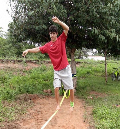 Galera Teen brasileirense treinando com eficiência o Slickline - Imagem 3