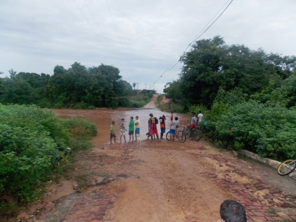 Chuvas caem em grande volume em Canavieira - Imagem 1