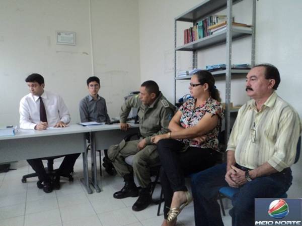 Promotor de Justiça se reúne com autoridades locais para discutir questões relacionadas a Criança e do Adolescente