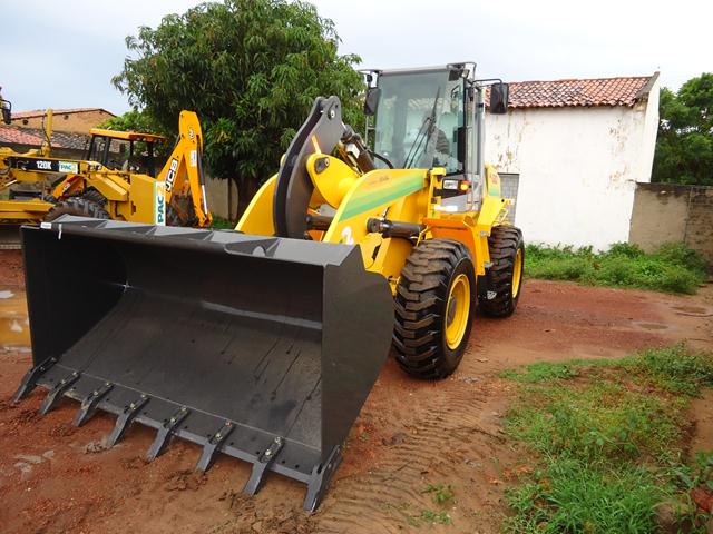 Cidade de Ipiranga Recebeu Pá Carregadeira do PAC2