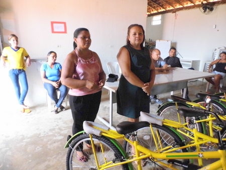 Prefeito Airton Veloso e secretária municipal de Educação, fazem entrega de bicicletas do programa pedala Piauí - Imagem 28
