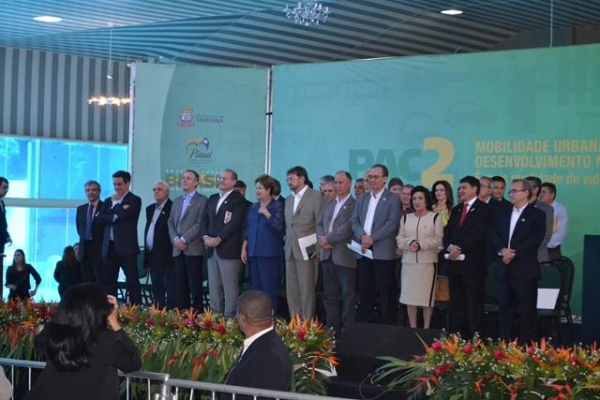 Prefeito Reginaldo do Simão participa de solenidade do PAC2 com a presidenta - Imagem 3