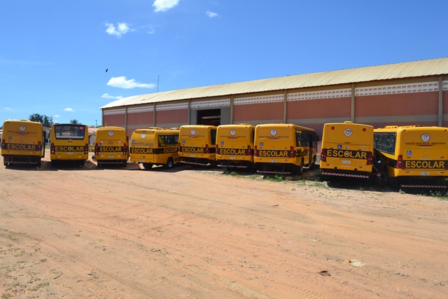Prefeitura realiza manutenção preventiva de ônibus escolares