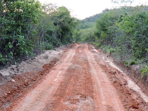 Prefeitura conclui outro trecho de estrada ligando as comunidades Lapa e Pedra Ume - Imagem 3