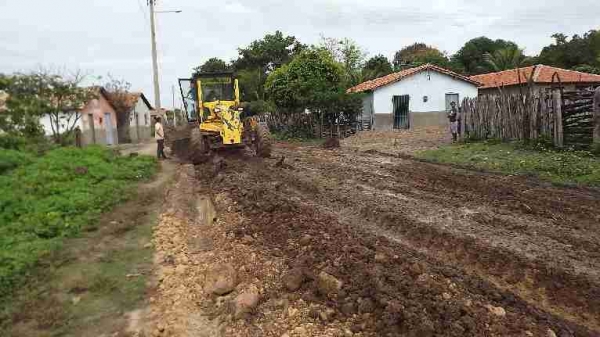 Prefeitura realiza empiçarramento de ruas periféricas de São João do Arraial  - Imagem 9