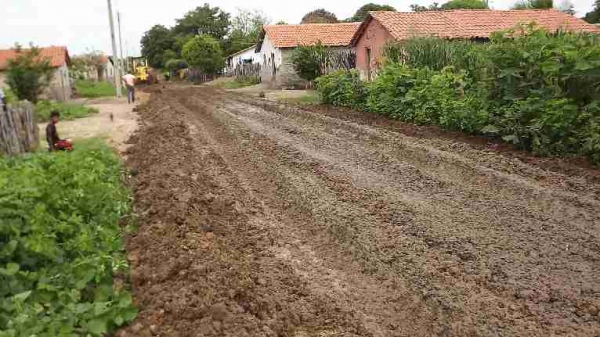 Prefeitura realiza empiçarramento de ruas periféricas de São João do Arraial  - Imagem 4