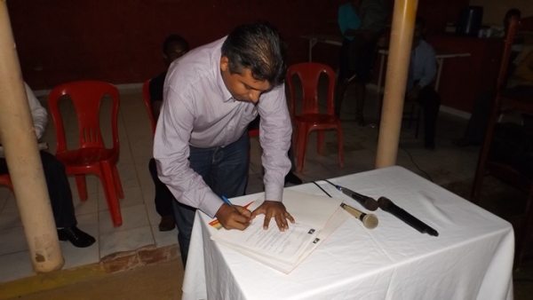 Prefeito assina lei que cria o dia do evangélico - Imagem 7