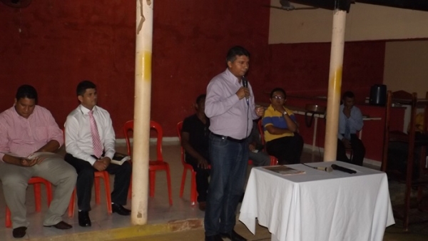 Prefeito assina lei que cria o dia do evangélico - Imagem 9