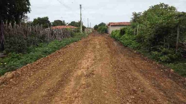 Prefeitura realiza empiçarramento de ruas periféricas de São João do Arraial  - Imagem 1