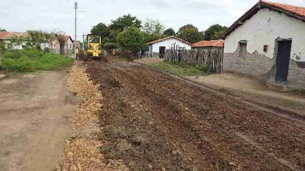 Prefeitura realiza empiçarramento de ruas periféricas de São João do Arraial  - Imagem 10