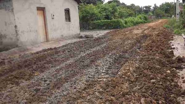 Prefeitura realiza empiçarramento de ruas periféricas de São João do Arraial  - Imagem 3