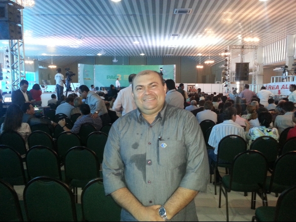 Prefeito Reginaldo do Simão participa de solenidade do PAC2 com a presidenta - Imagem 1