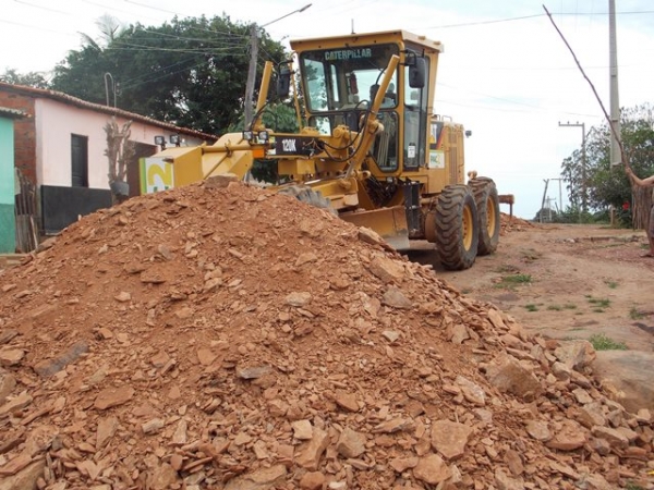 Prefeitura inicia obras de piçarramento em ruas da cidade - Imagem 6