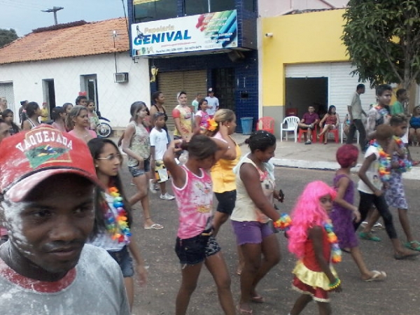 Fotos do corso do “Zé Pereira” de São Pedro do Piauí. - Imagem 11