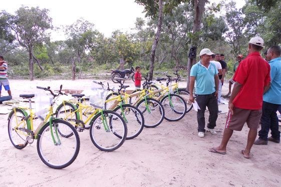 Prefeita  Claudia lobo inicia entrega  de Bicicletas para alunos do município de currais - Imagem 41
