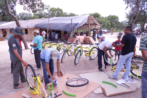 Prefeita  Claudia lobo inicia entrega  de Bicicletas para alunos do município de currais - Imagem 39