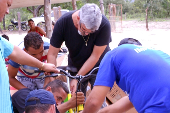 Prefeita  Claudia lobo inicia entrega  de Bicicletas para alunos do município de currais - Imagem 52
