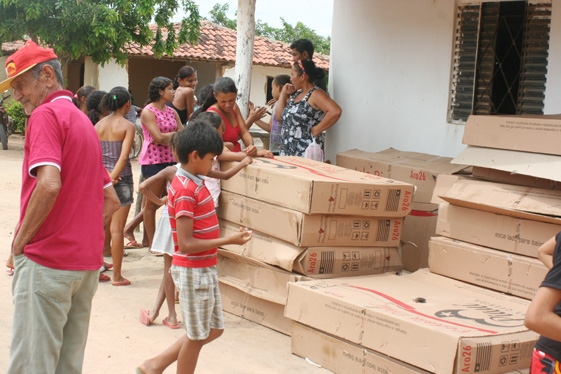 Prefeita  Claudia lobo inicia entrega  de Bicicletas para alunos do município de currais - Imagem 1