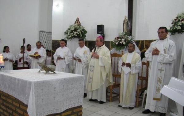 Fiéis  assistem Celebração Eucarística de Consagração da Irmã Laura - Imagem 3