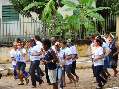 Encontro de dois grupos da melhor idade, termina em carnaval - Imagem 28