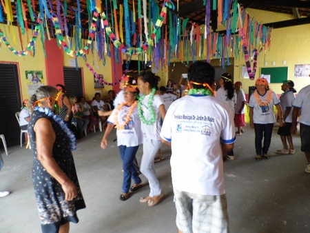 Encontro de dois grupos da melhor idade, termina em carnaval - Imagem 32
