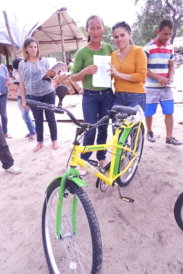 Prefeita  Claudia lobo inicia entrega  de Bicicletas para alunos do município de currais - Imagem 34