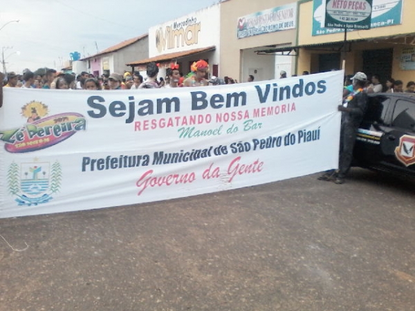 Fotos do corso do “Zé Pereira” de São Pedro do Piauí. - Imagem 1