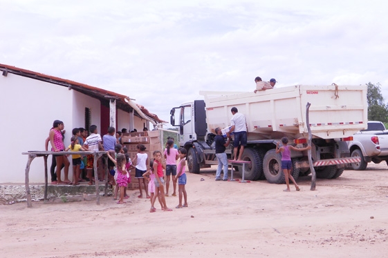 Prefeita  Claudia lobo inicia entrega  de Bicicletas para alunos do município de currais - Imagem 28