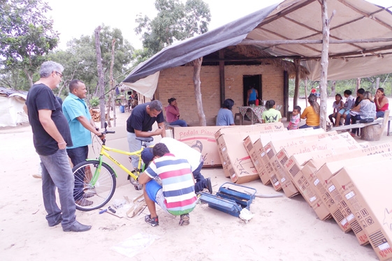 Prefeita  Claudia lobo inicia entrega  de Bicicletas para alunos do município de currais - Imagem 48