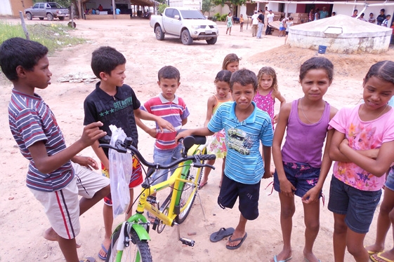 Prefeita  Claudia lobo inicia entrega  de Bicicletas para alunos do município de currais - Imagem 20